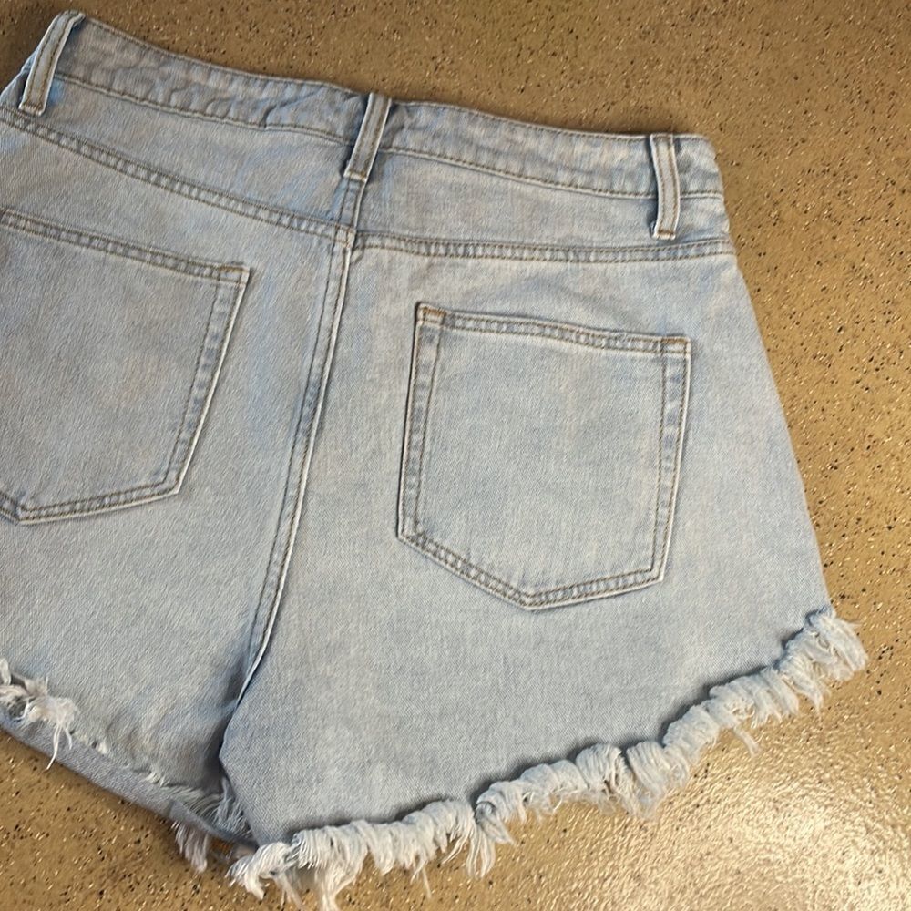 Wild Fable "High Rise Short" light wash denim cutoff jean shorts sz 8 - Picture 6 of 16